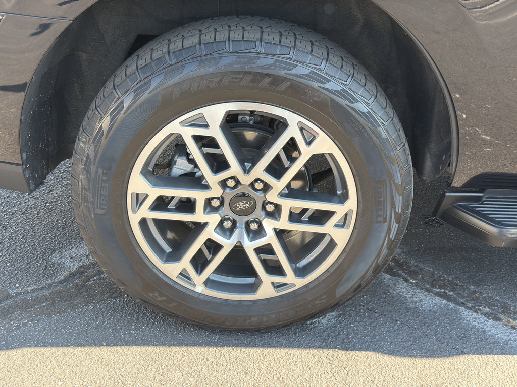 Used 2025 Ford Expedition Active AWD/4WD image 32
