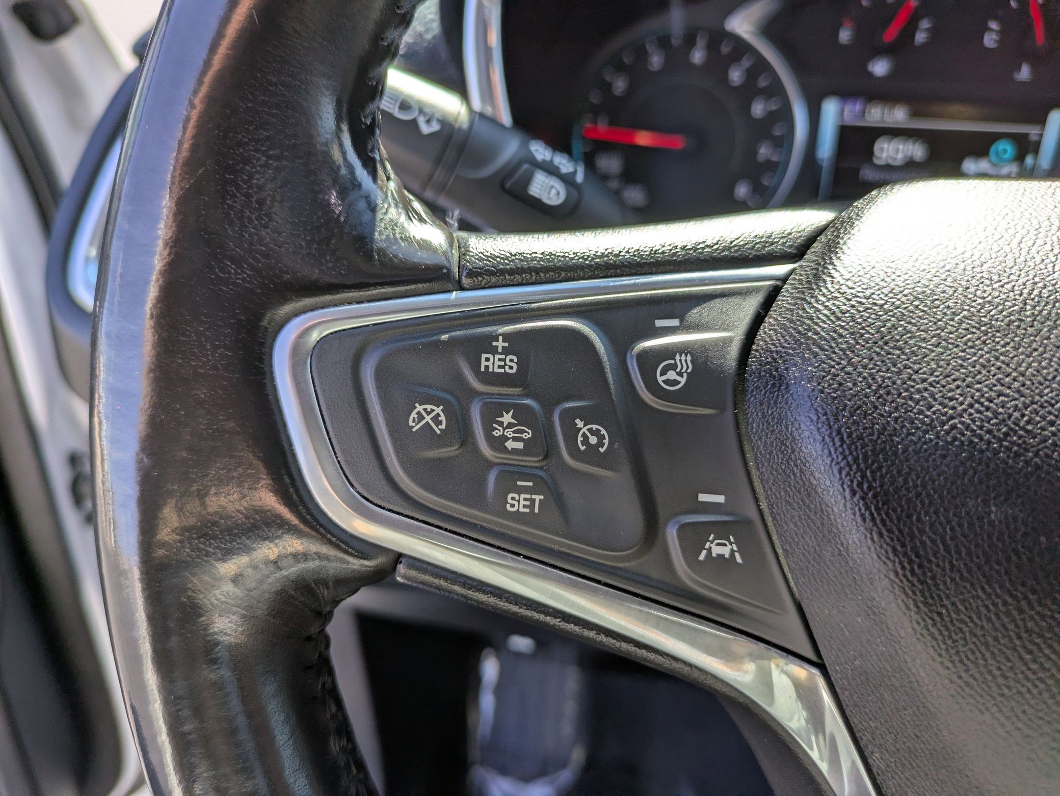 Used 2018 Chevrolet Equinox Premier image 18