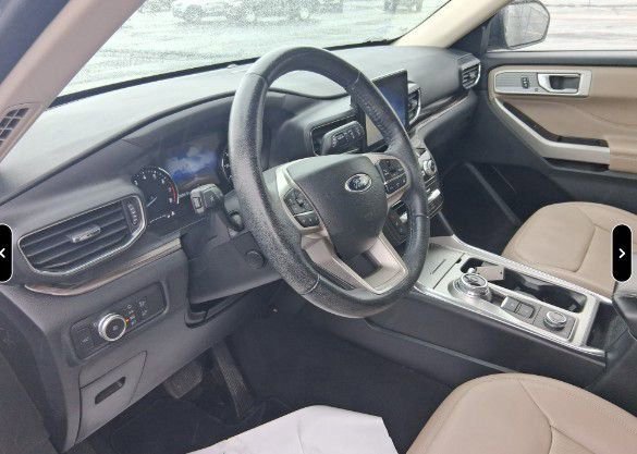 Used 2022 Ford Explorer Limited w/ Equipment Group 301A AWD/4WD image 2