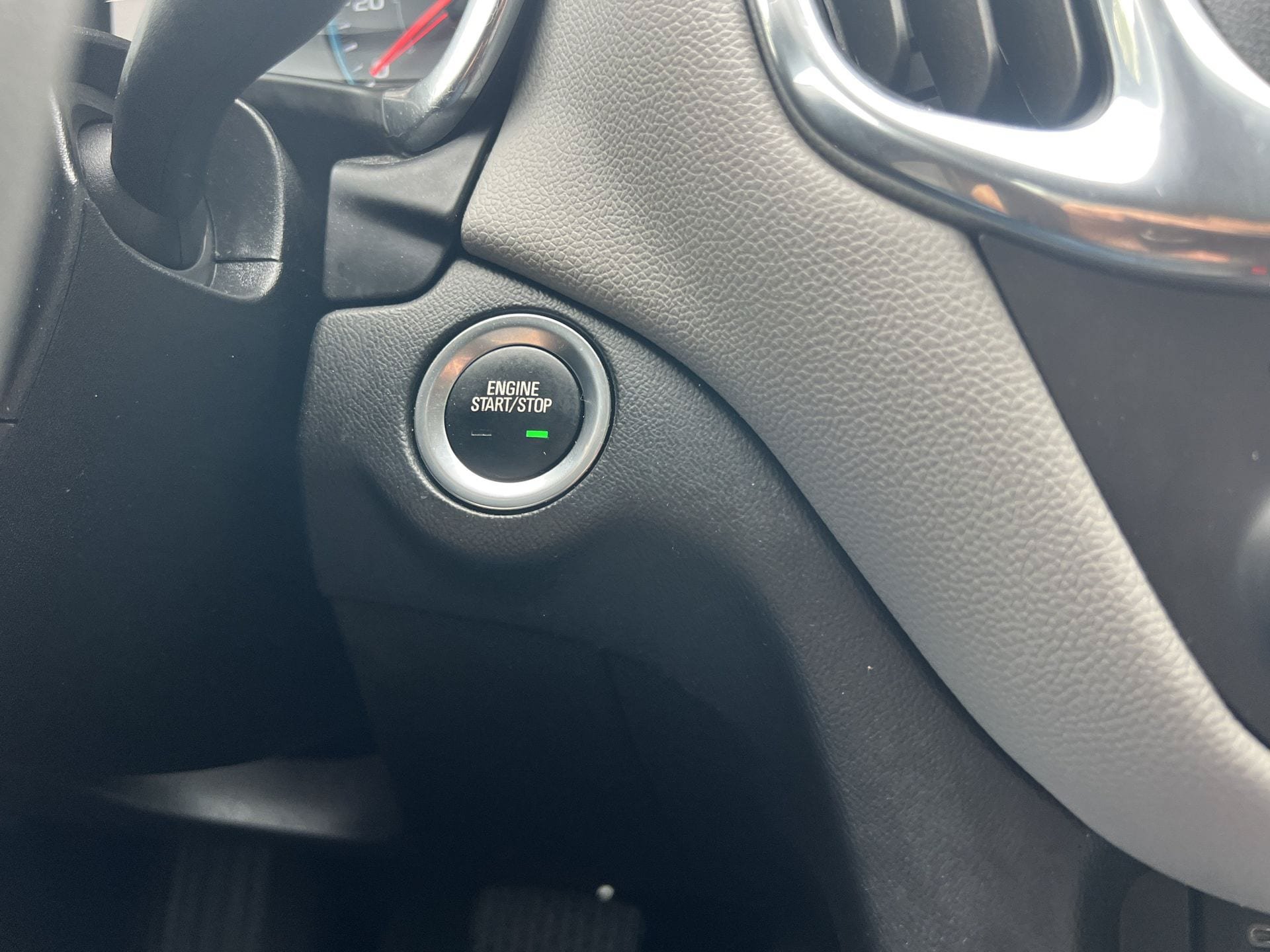Used 2020 Chevrolet Equinox LS FWD image 6