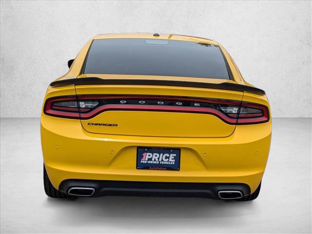 Used 2017 Dodge Charger SE w/ Blacktop Package RWD image 7