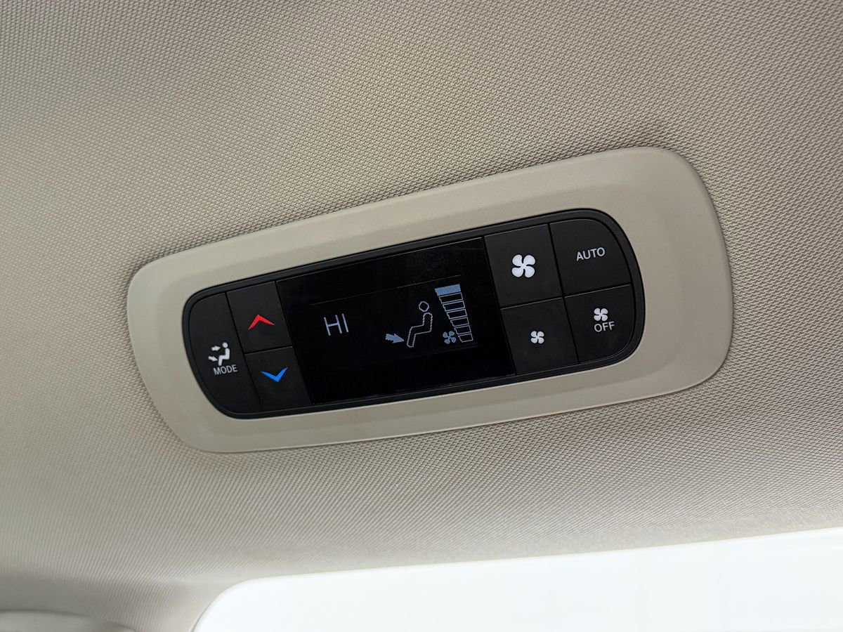 Used 2018 Chrysler Pacifica Touring-L image 25