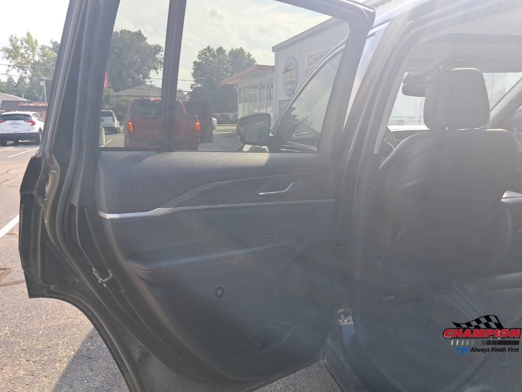Used 2023 Jeep Grand Cherokee Limited AWD/4WD image 13