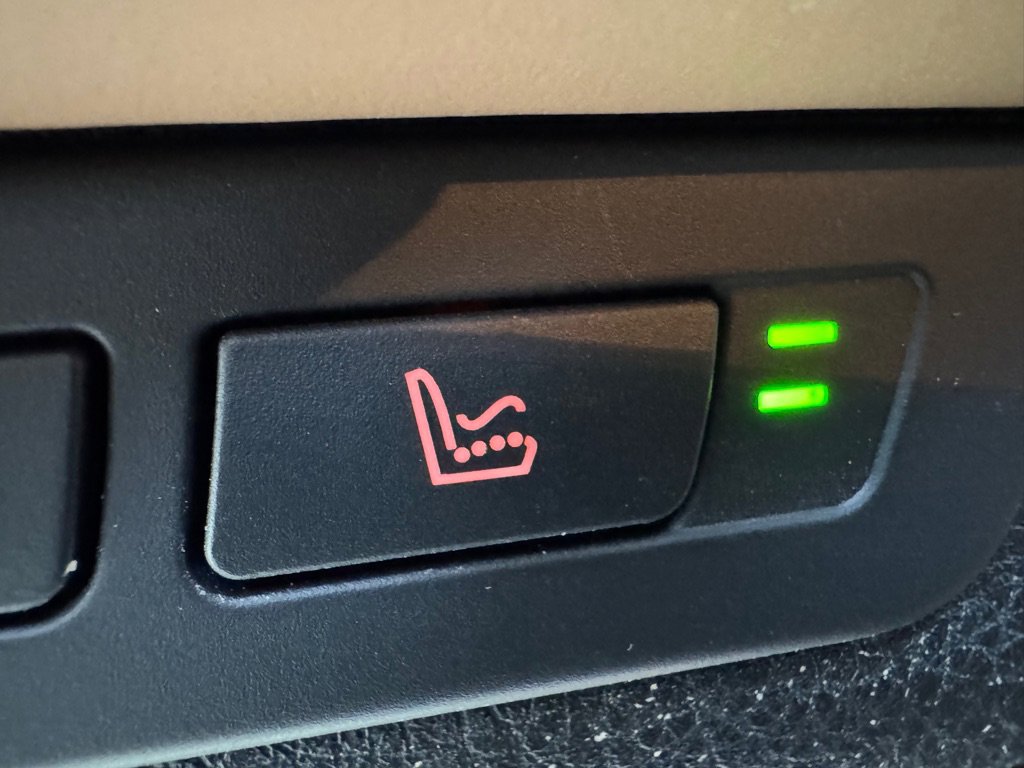 Used 2015 BMW 750Li xDrive image 28