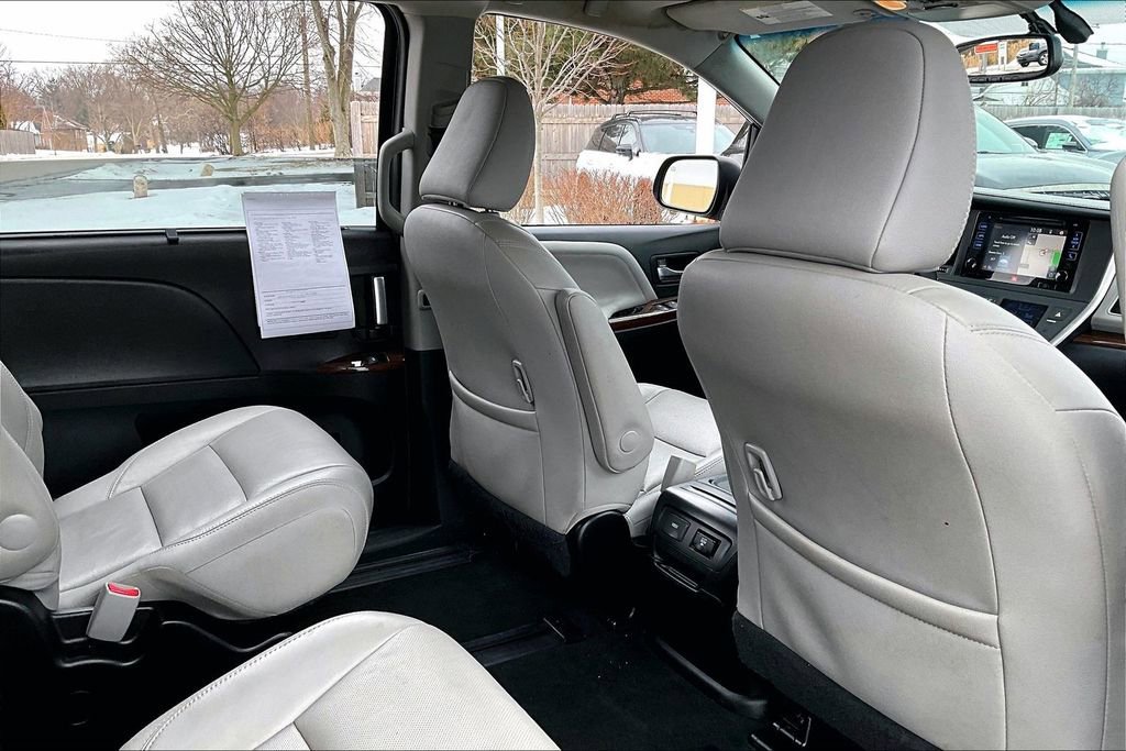 Used 2017 Toyota Sienna Limited Premium image 29