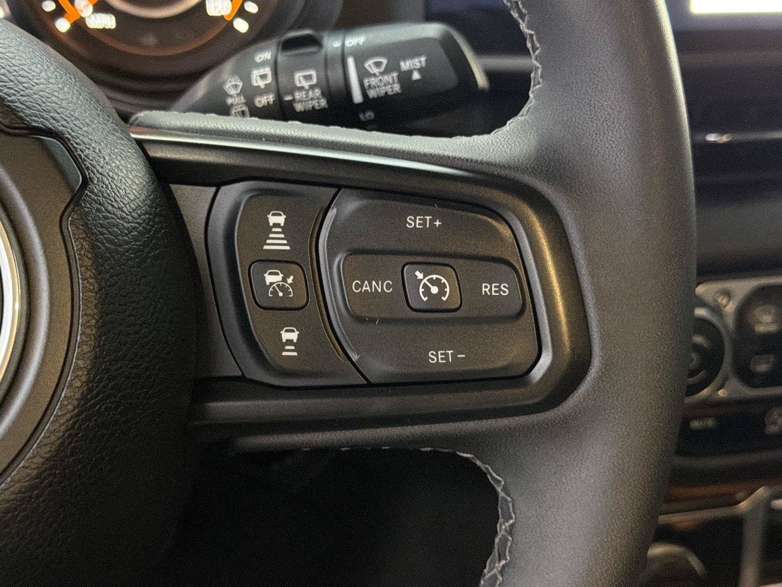 Used 2025 Jeep Wrangler Unlimited Rubicon AWD/4WD image 27