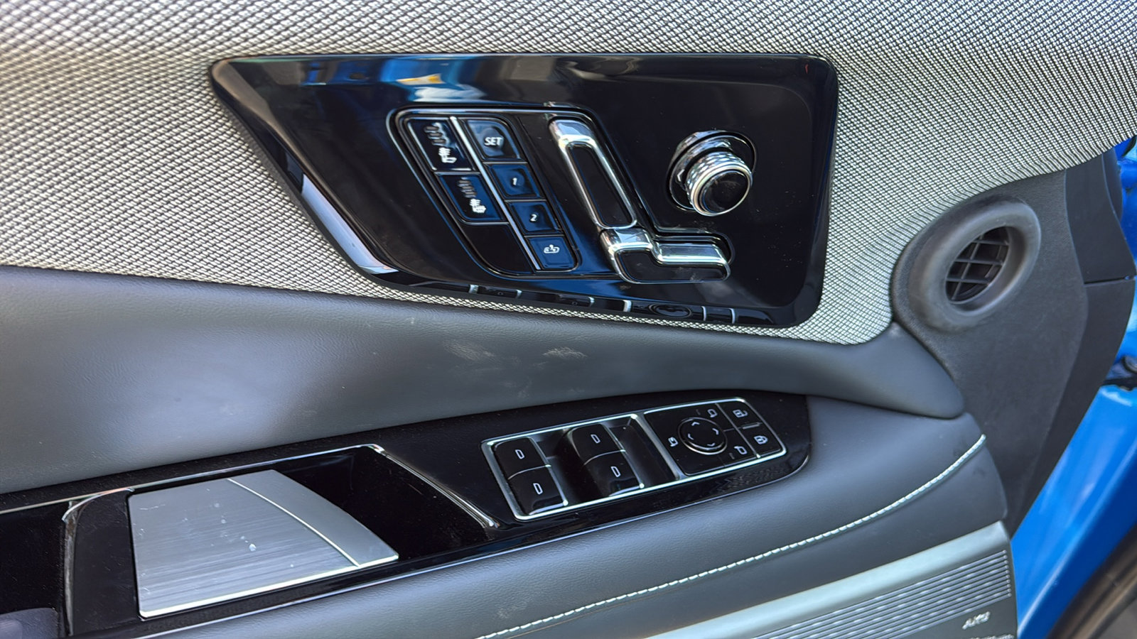 New 2026 Cadillac Optiq Luxury 1 image 11