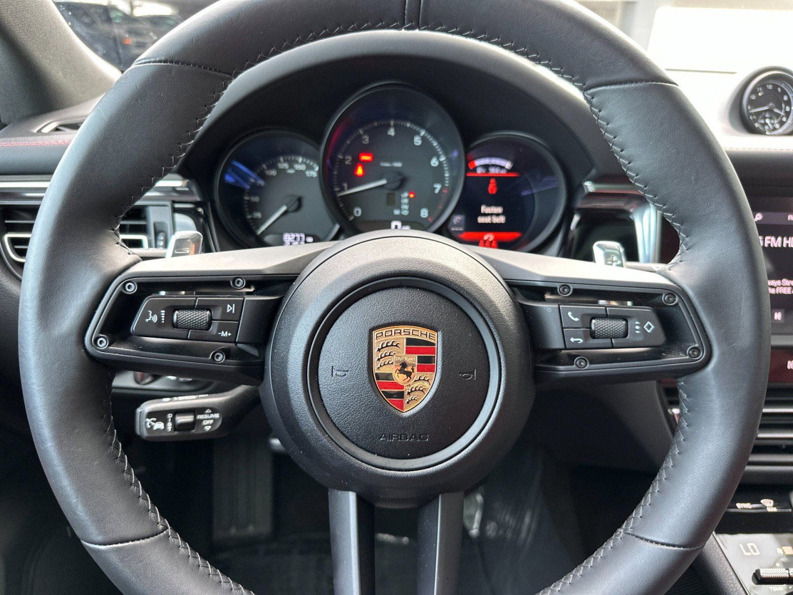 Used 2025 Porsche Macan image 24