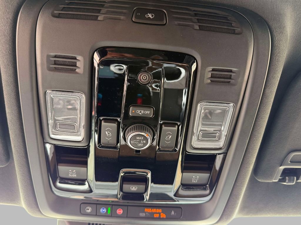 Used 2025 Cadillac Escalade ESV Premium Luxury Platinum image 29