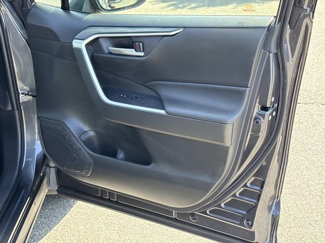 Used 2020 Toyota RAV4 XLE w/ Convenience Package image 8