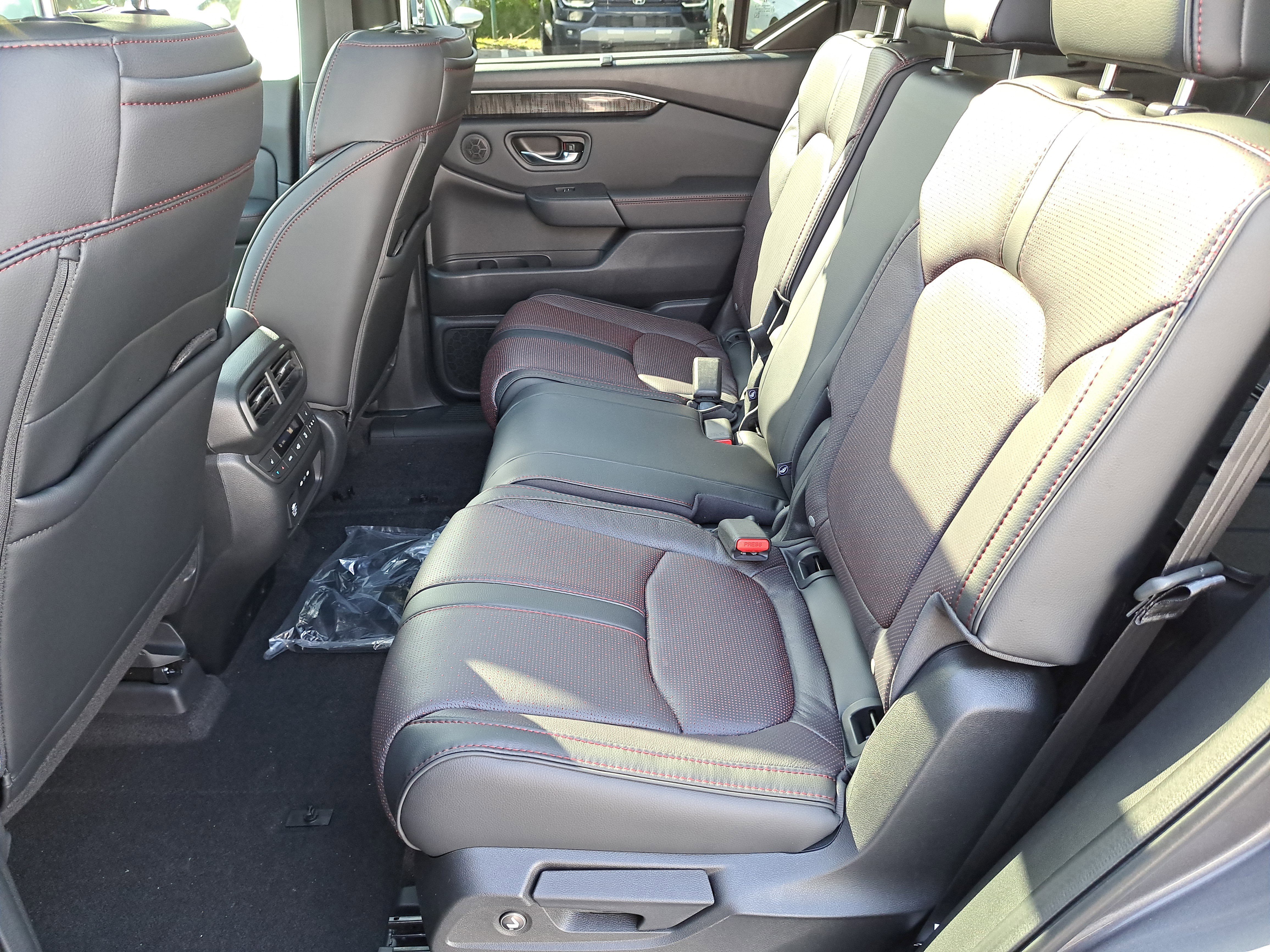 New 2025 Honda Pilot Black Edition image 11