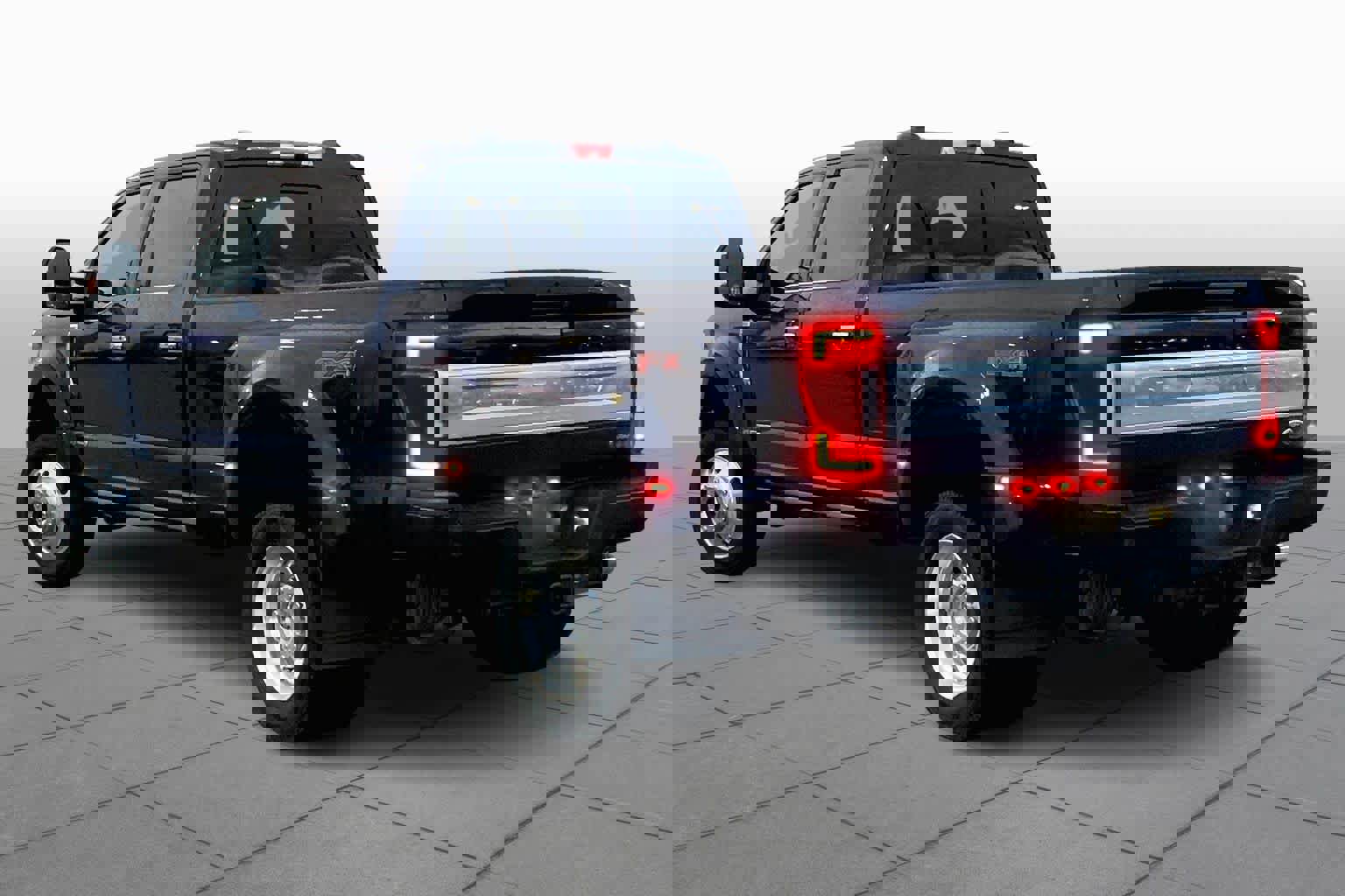 Used 2022 Ford F450 Platinum w/ FX4 Off-Road Package image 10