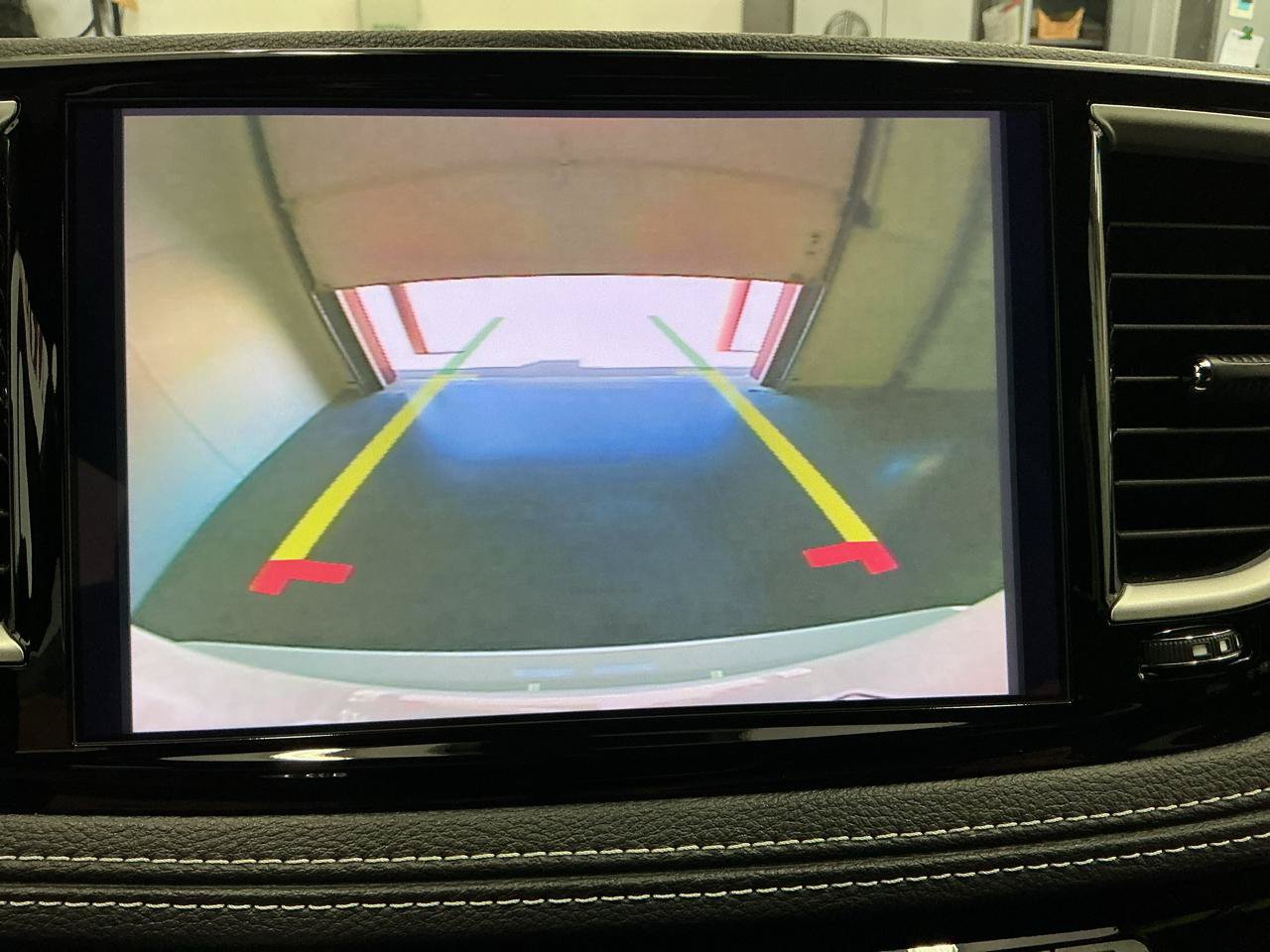 Used 2025 Chrysler Pacifica Select FWD image 21