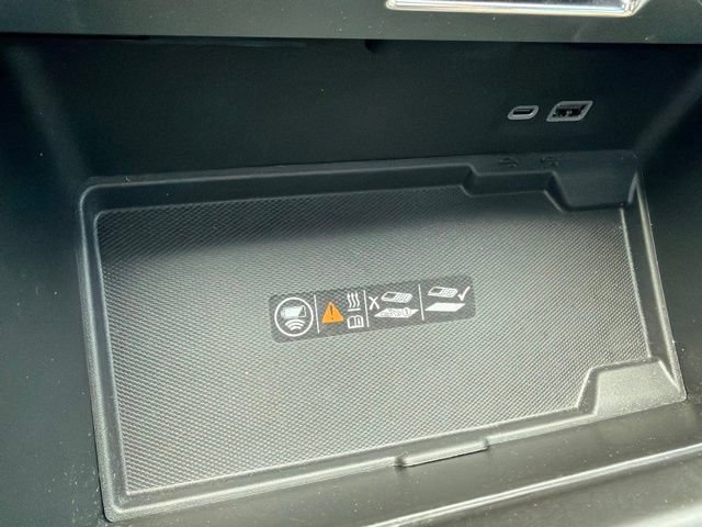 Used 2025 GMC Yukon Denali Ultimate AWD/4WD image 19