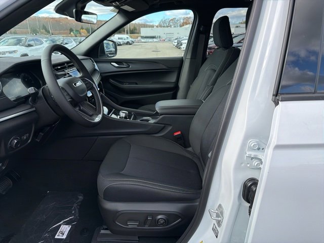 New 2025 Jeep Grand Cherokee 4WD image 9
