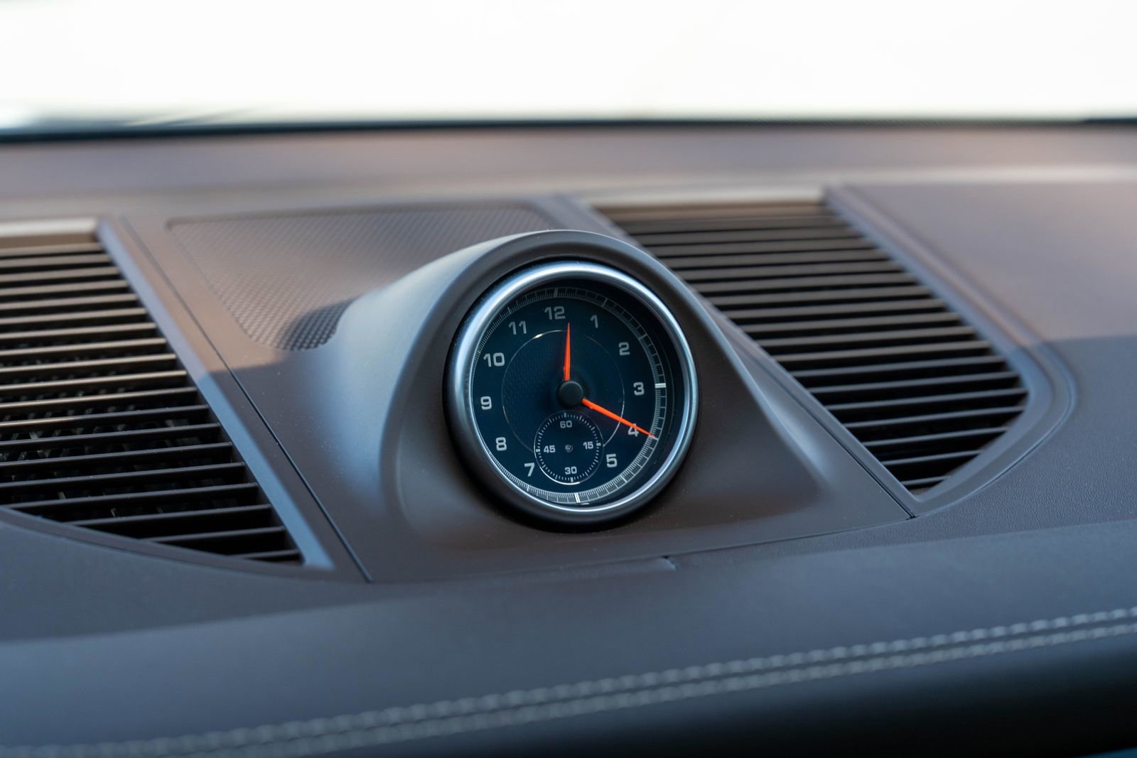 Certified 2018 Porsche Macan S image 27