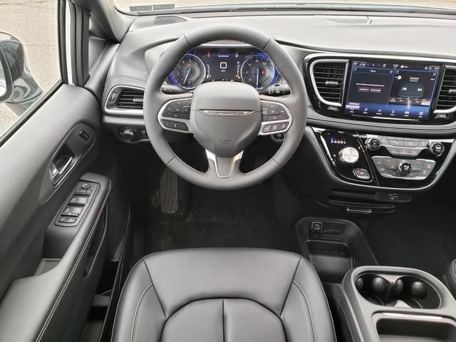 New 2027 Chrysler Pacifica Select FWD image 17