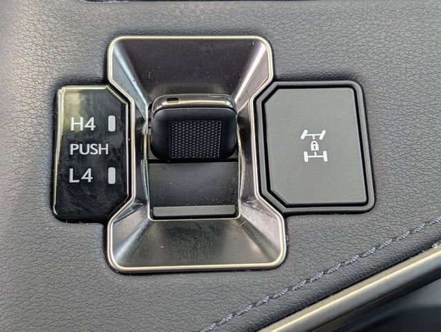 Used 2024 Lexus GX 550 w/ Accessory Package (2T) image 16