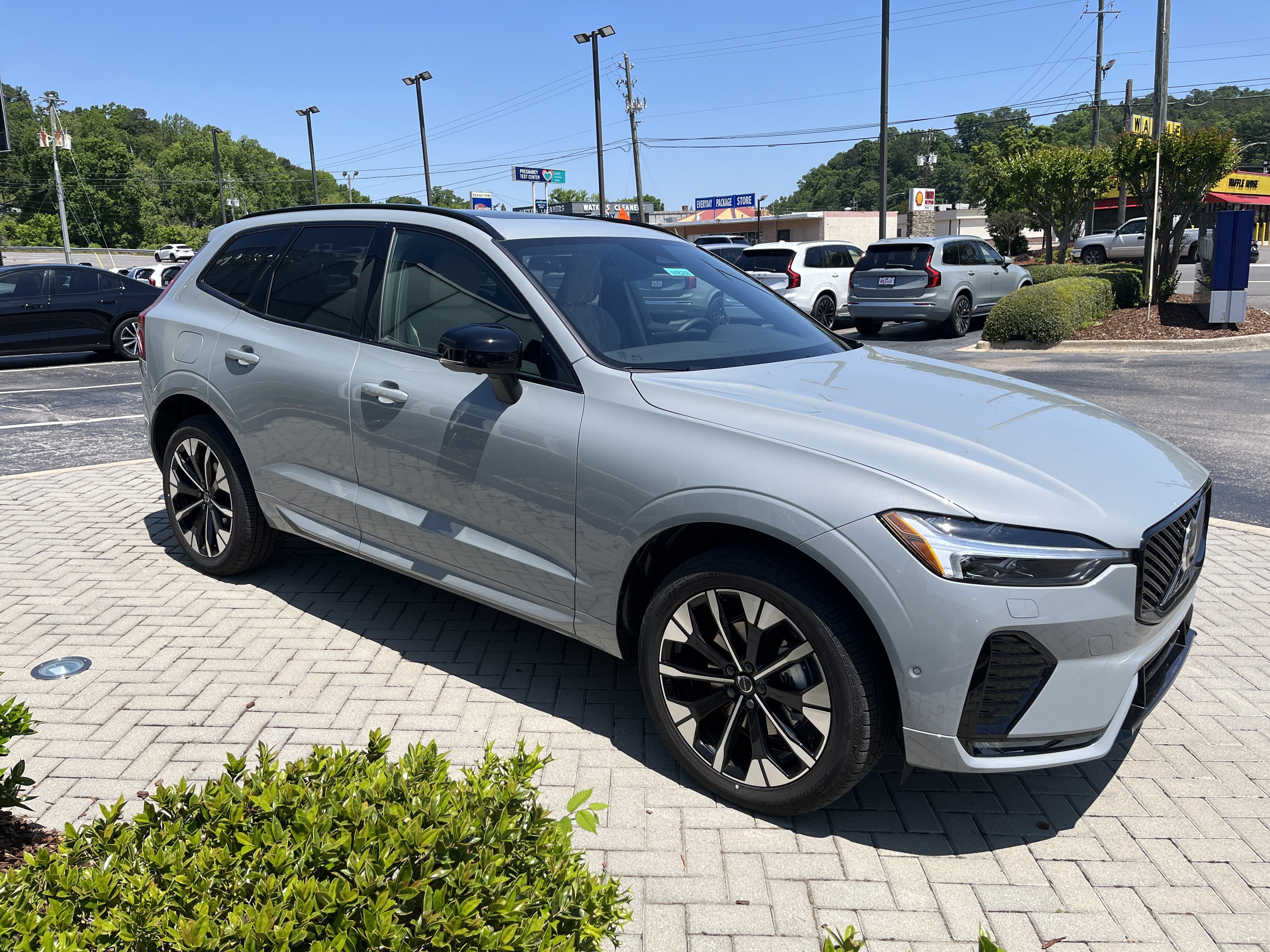 New 2026 Volvo XC60 B5 Plus w/ Protection Package Premier AWD/4WD image 6