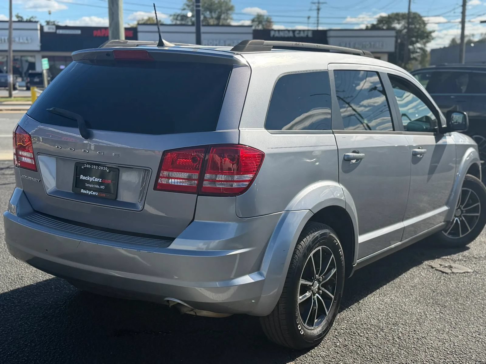 Used 2018 Dodge Journey SE w/ Connectivity Group FWD image 5