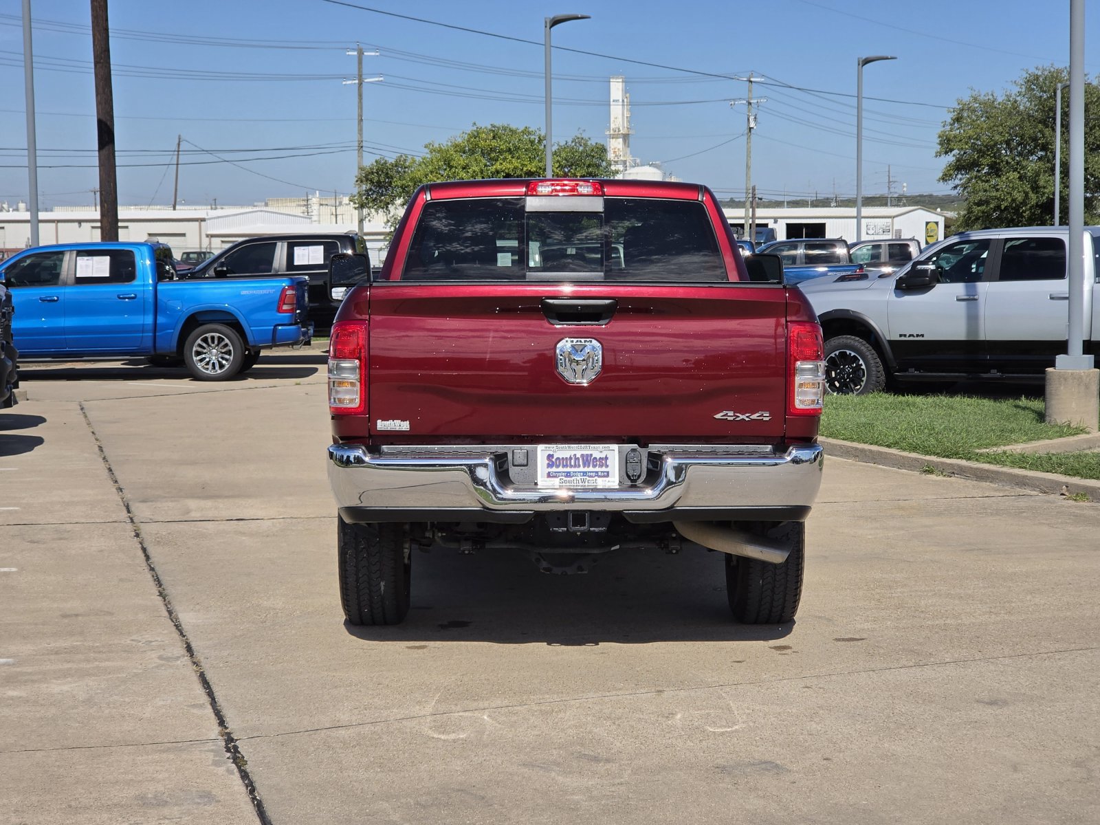 Used 2024 RAM 2500 Tradesman w/ Chrome Appearance Group AWD/4WD image 8