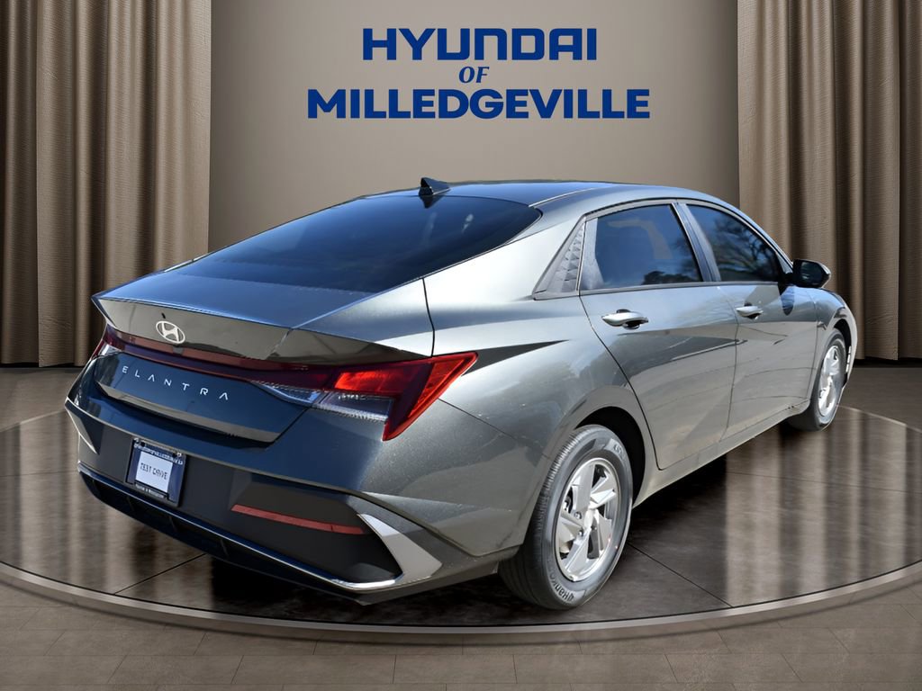 New 2026 Hyundai Elantra SE image 4