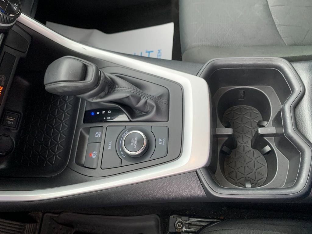 Used 2025 Toyota RAV4 XLE image 24