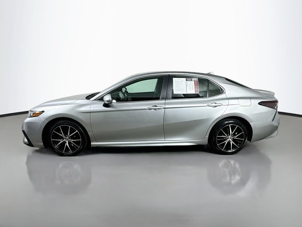 Used 2023 Toyota Camry SE FWD image 5