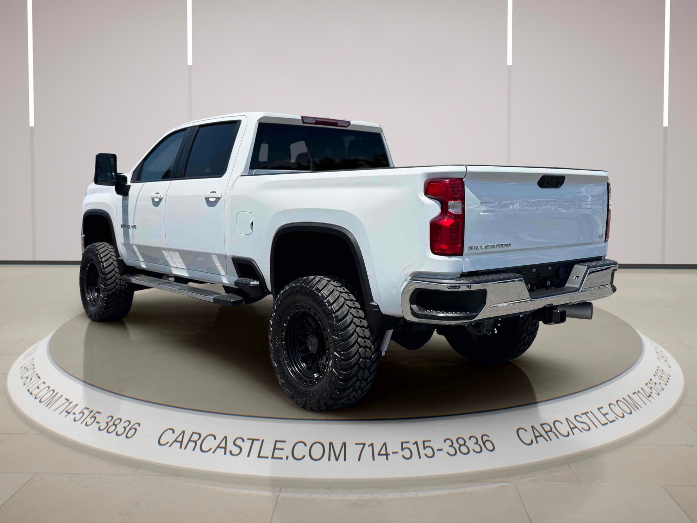 Used 2024 Chevrolet Silverado 2500 LT AWD/4WD image 3
