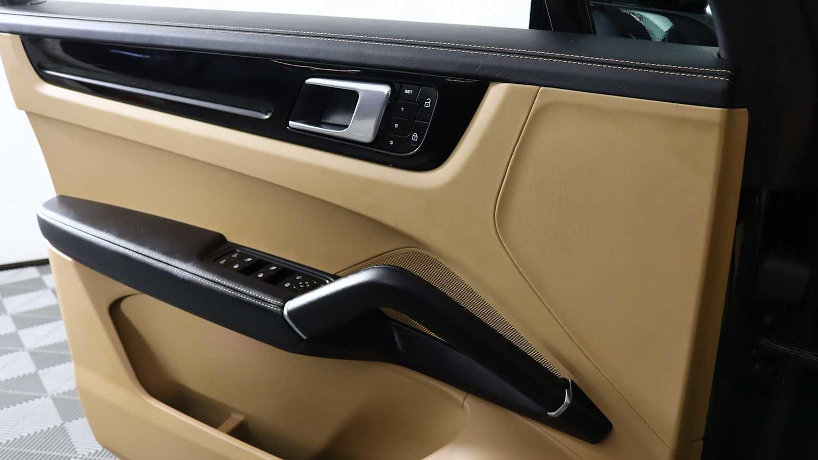 Used 2023 Porsche Cayenne GTS image 18