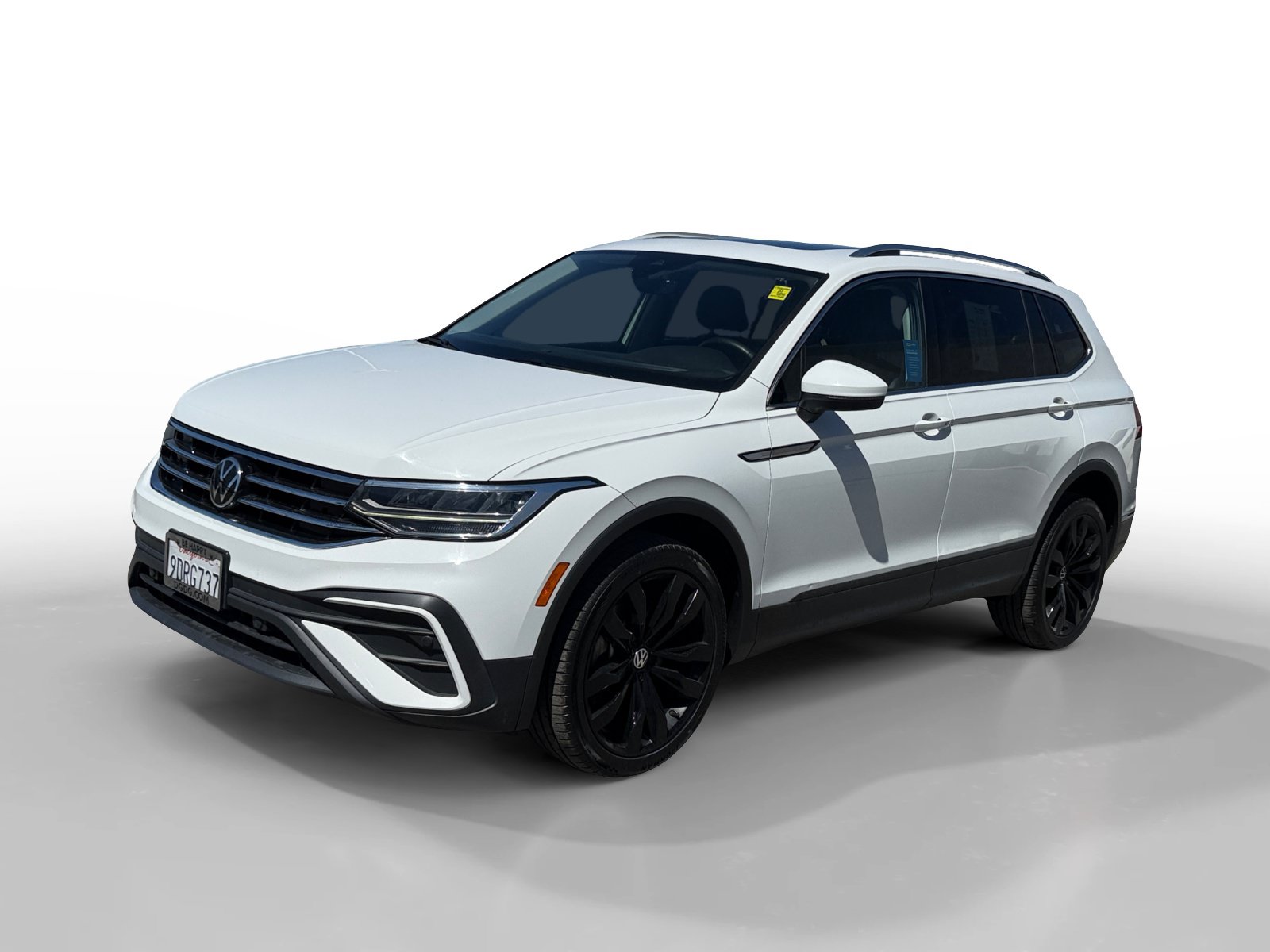 Used 2022 Volkswagen Tiguan SE w/ Panoramic Sunroof Package AWD/4WD image 1