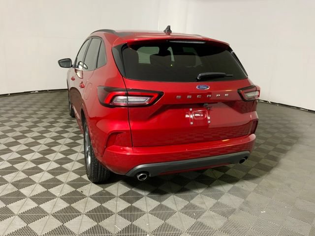 Used 2024 Ford Escape ST-Line w/ Cold Weather Package FWD image 9