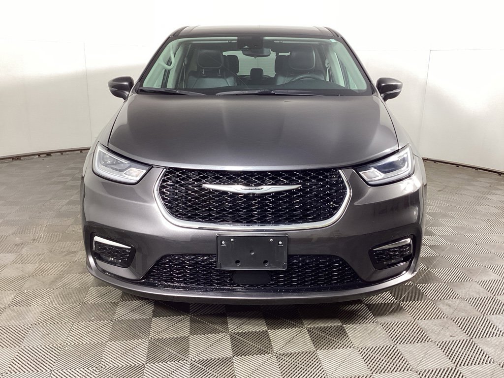 Used 2023 Chrysler Pacifica Touring-L image 6