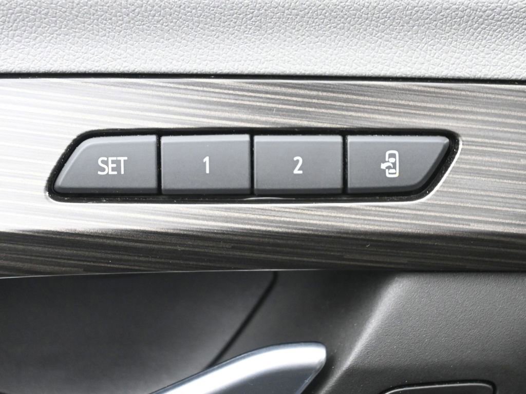 Used 2022 GMC Terrain SLT w/ Infotainment Package II image 12