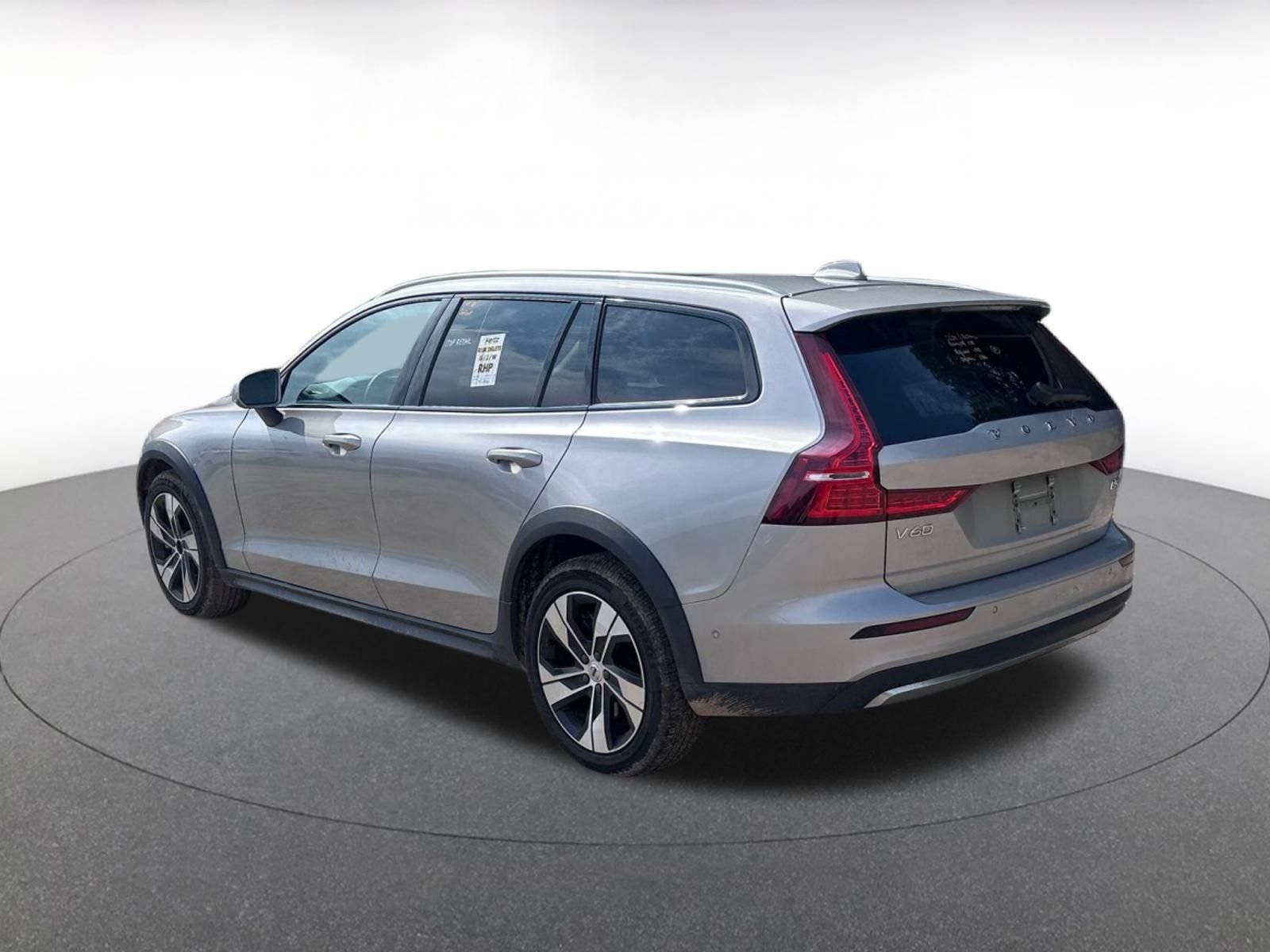 Used 2025 Volvo V60 B5 Cross Country Plus AWD/4WD image 15