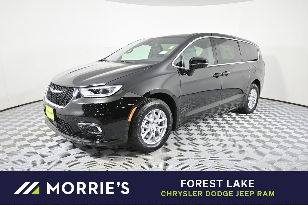 New 2026 Chrysler Pacifica Select