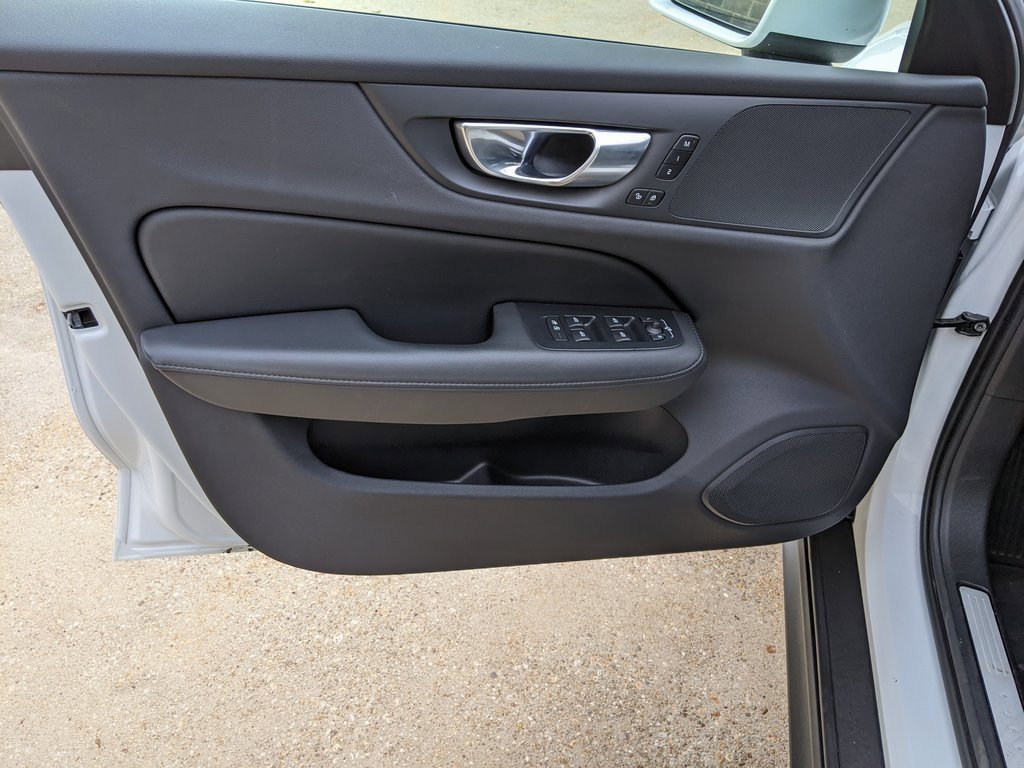 Certified 2025 Volvo V60 B5 Cross Country Plus image 9