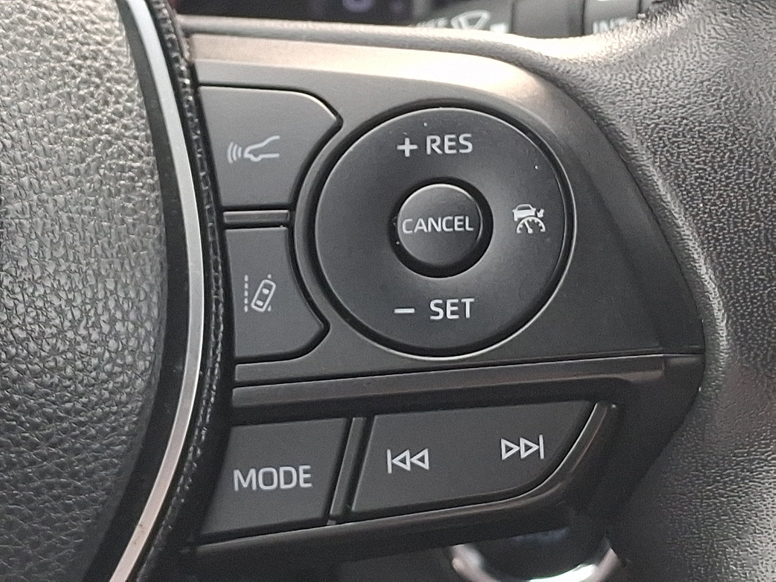 Used 2020 Toyota RAV4 XLE w/ Convenience Package AWD/4WD image 23