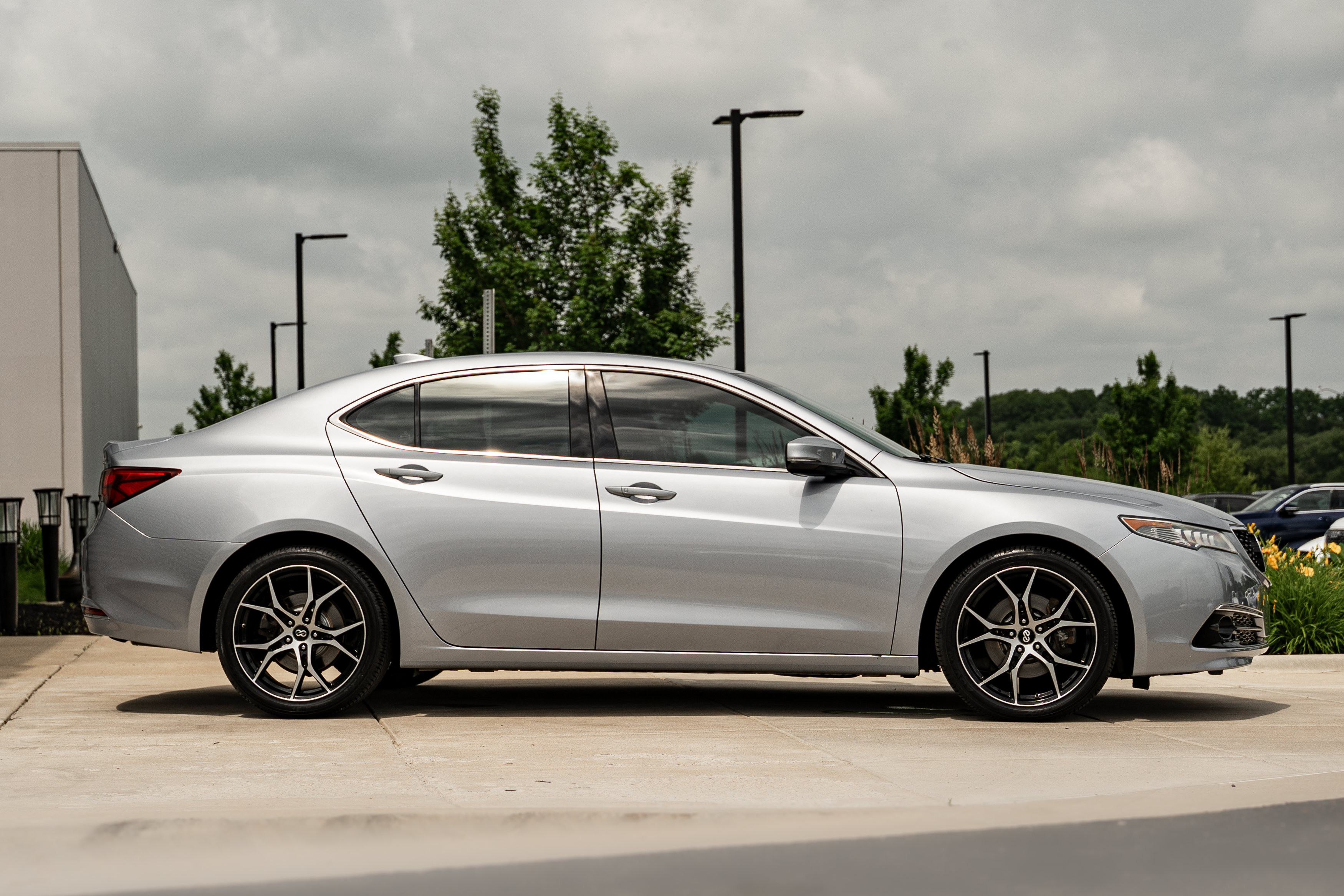 Used 2015 Acura TLX w/ Technology Package FWD image 3