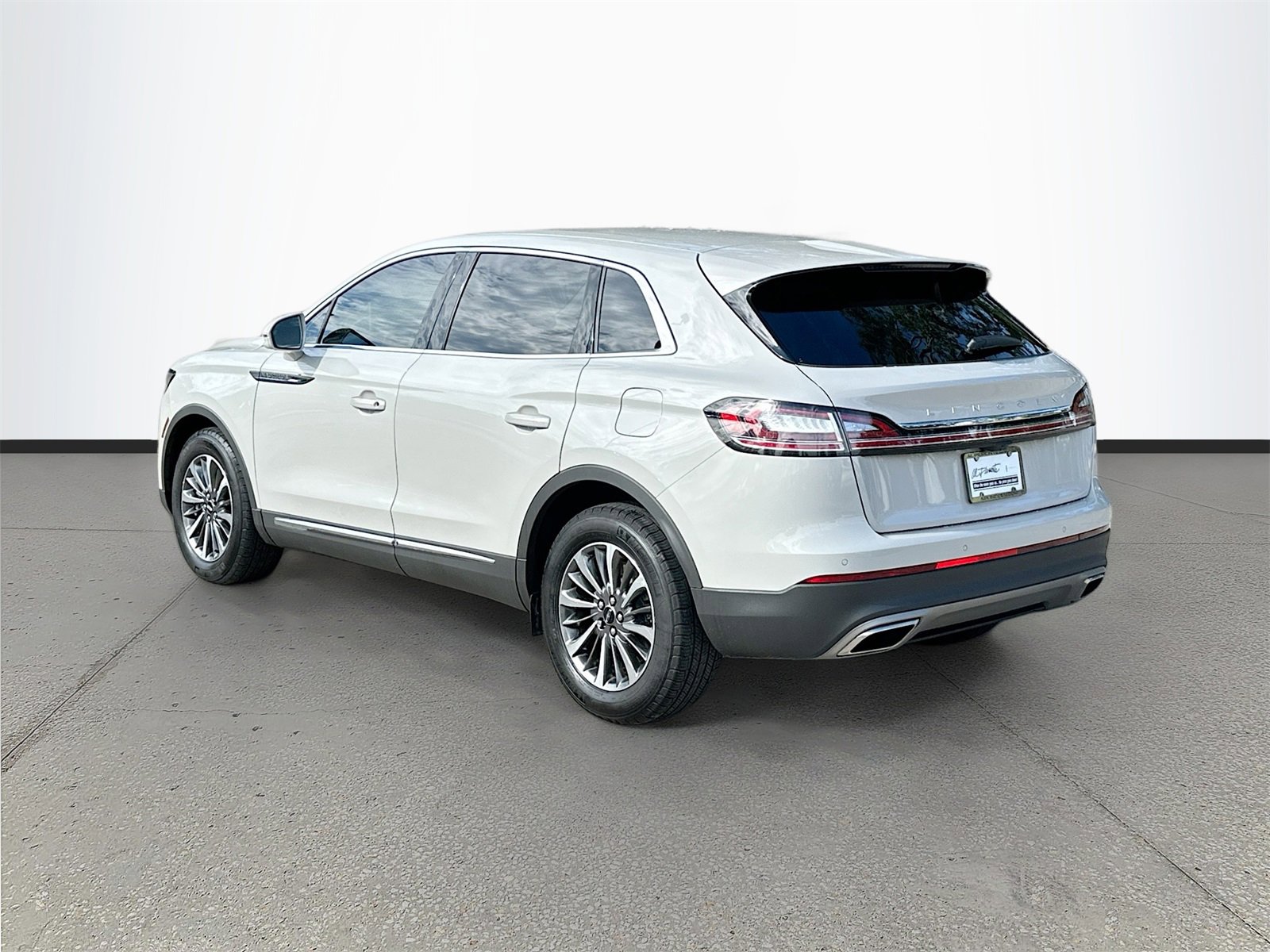 Used 2023 Lincoln Nautilus AWD w/ Premium Package image 5