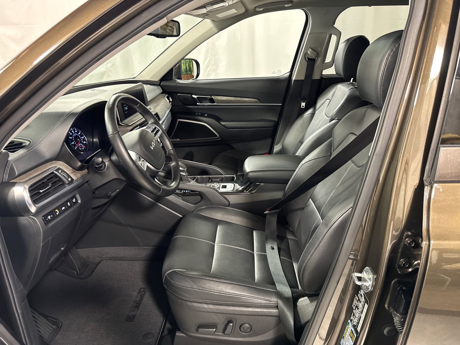 Used 2022 Kia Telluride EX w/ EX Premium Package AWD/4WD image 3