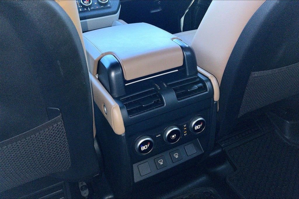 Used 2025 Land Rover Defender 110 X-Dynamic SE image 25