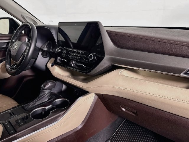 Used 2022 Toyota Highlander Limited FWD image 27