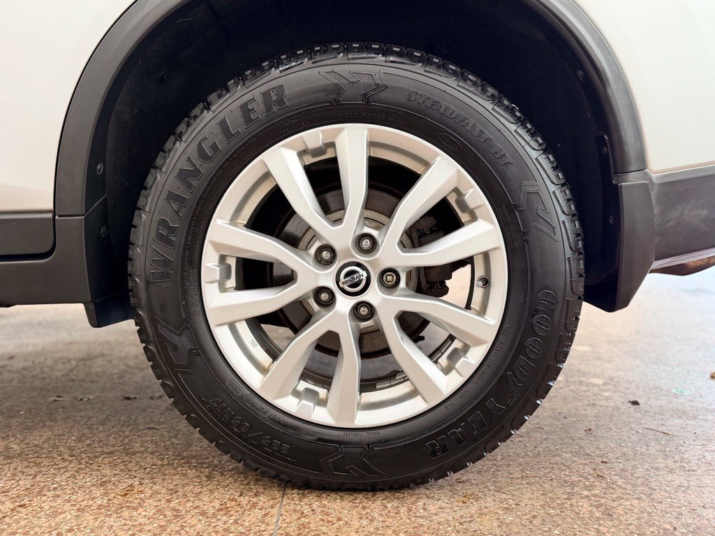 Used 2018 Nissan Rogue SV AWD/4WD image 24