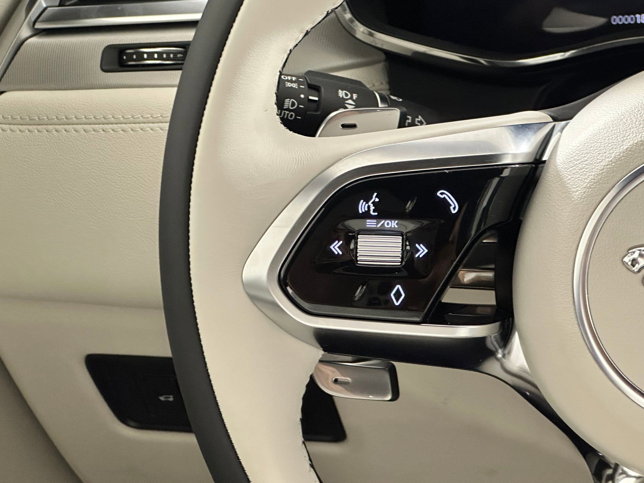New 2026 Jaguar F-PACE R-Dynamic S image 15