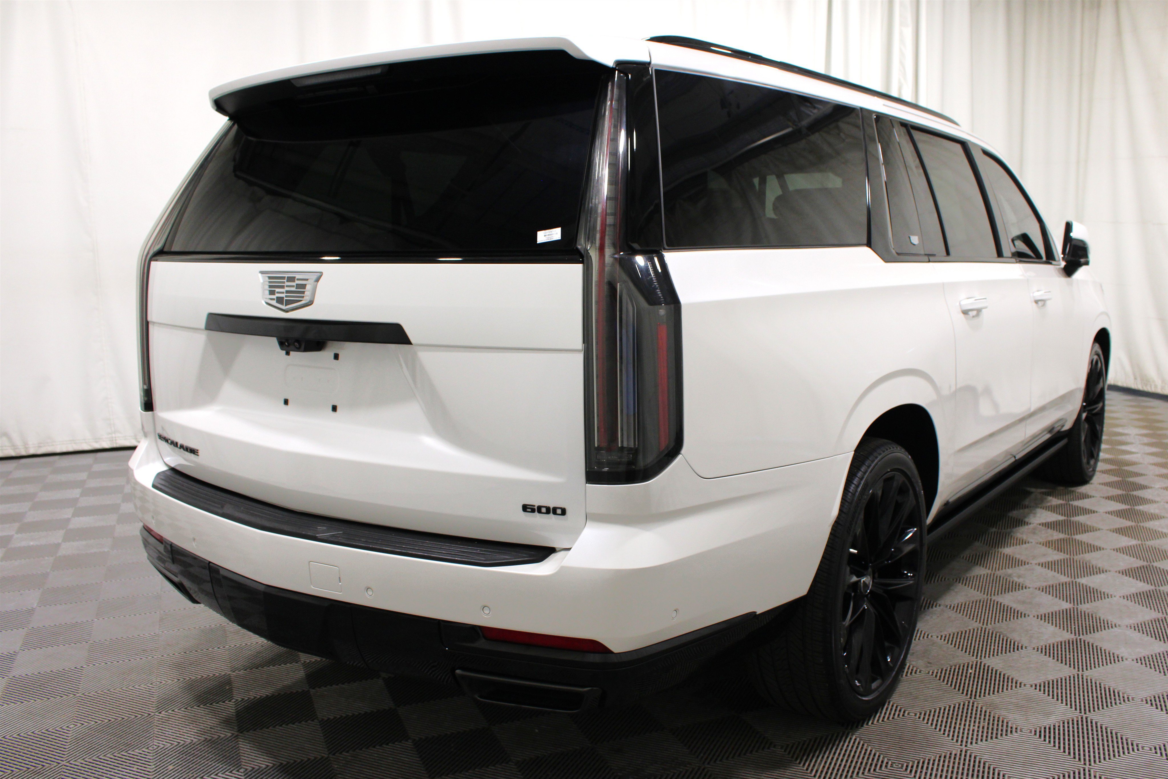 Certified 2025 Cadillac Escalade ESV Sport Platinum w/ LPO, ONYX Package AWD/4WD image 38