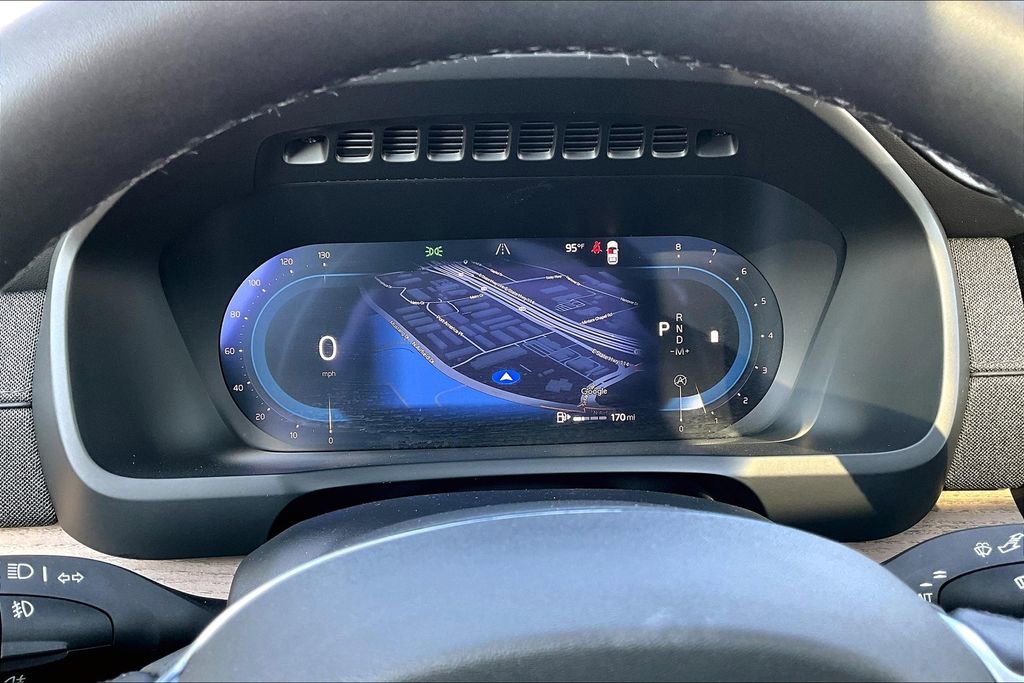 Certified 2025 Volvo XC90 B6 Plus image 28