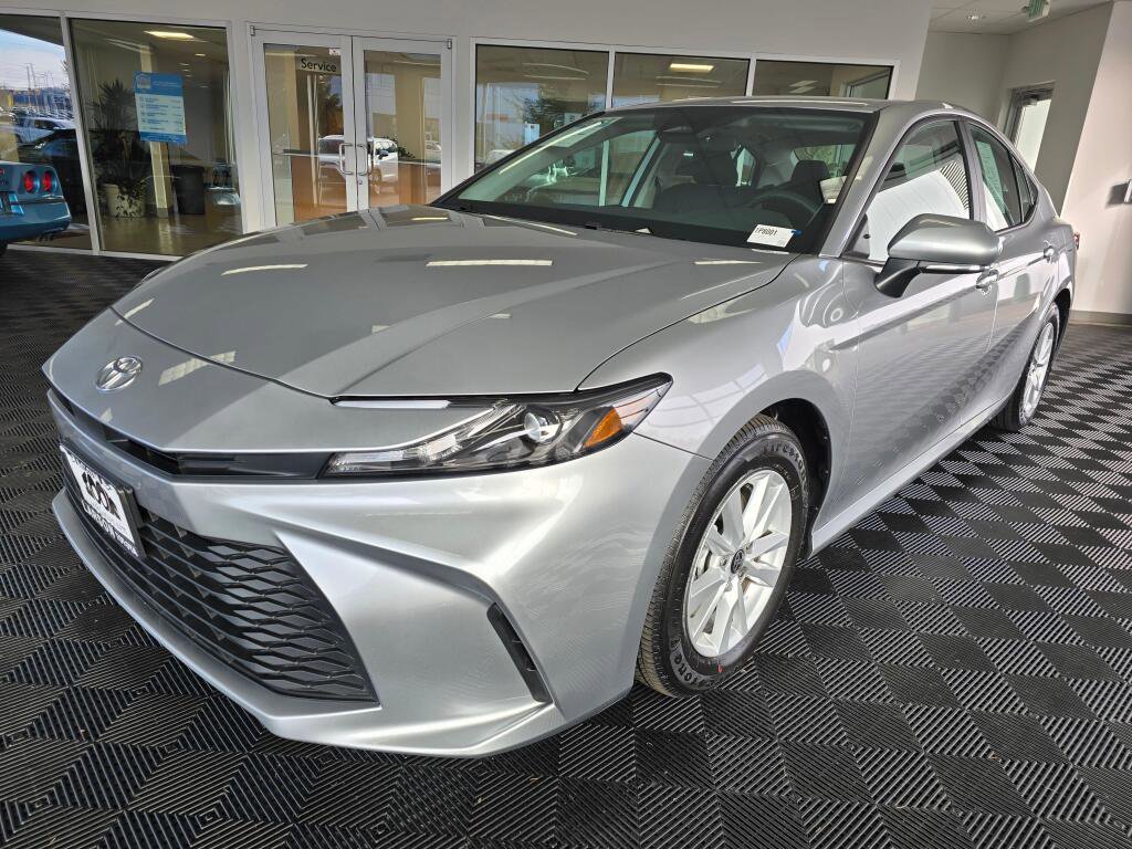 Used 2026 Toyota Camry LE image 7