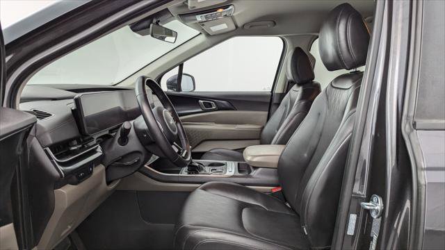 Used 2025 Kia Carnival LXS image 16