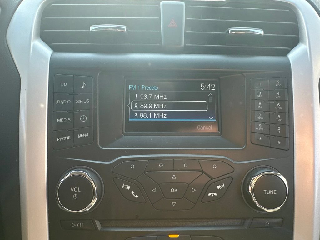 Used 2015 Ford Fusion SE FWD image 7